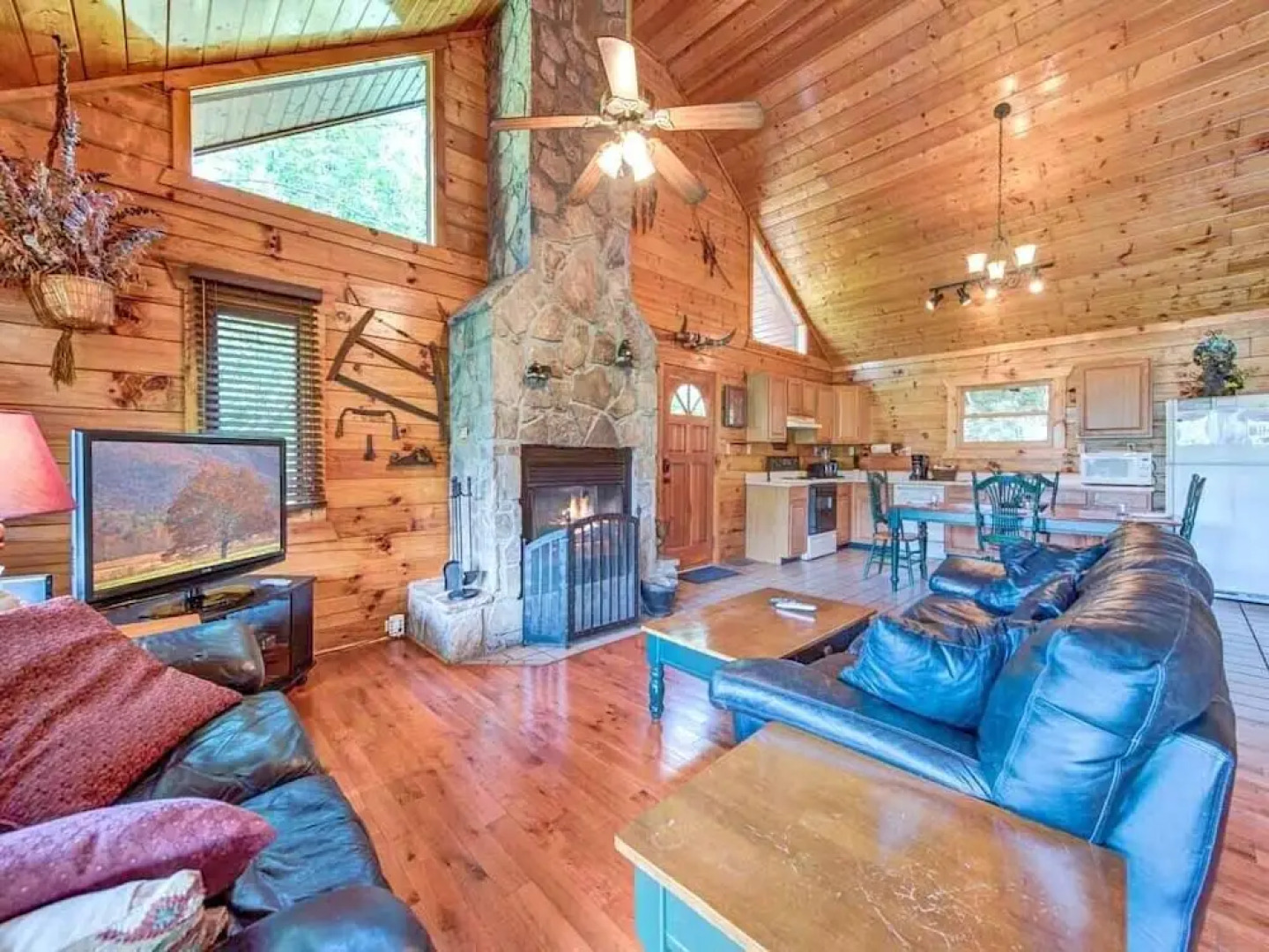 Dreamweaver 2 Bedroom Home with Hot Tub