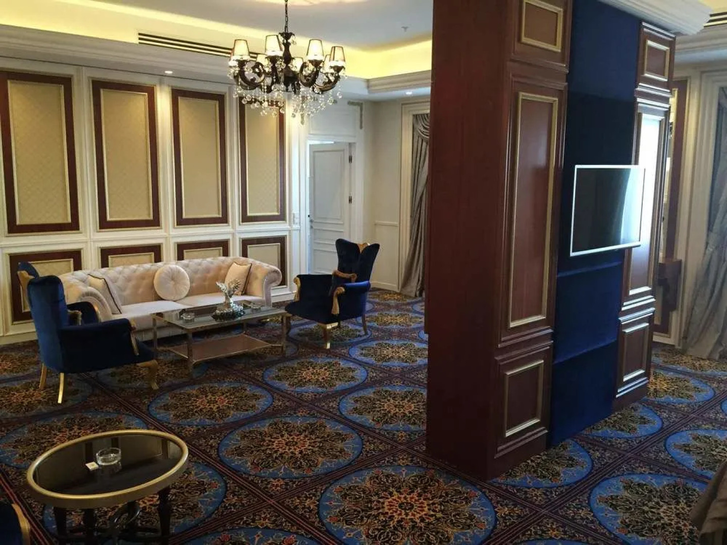 Royal Plaza Hotel and Casino