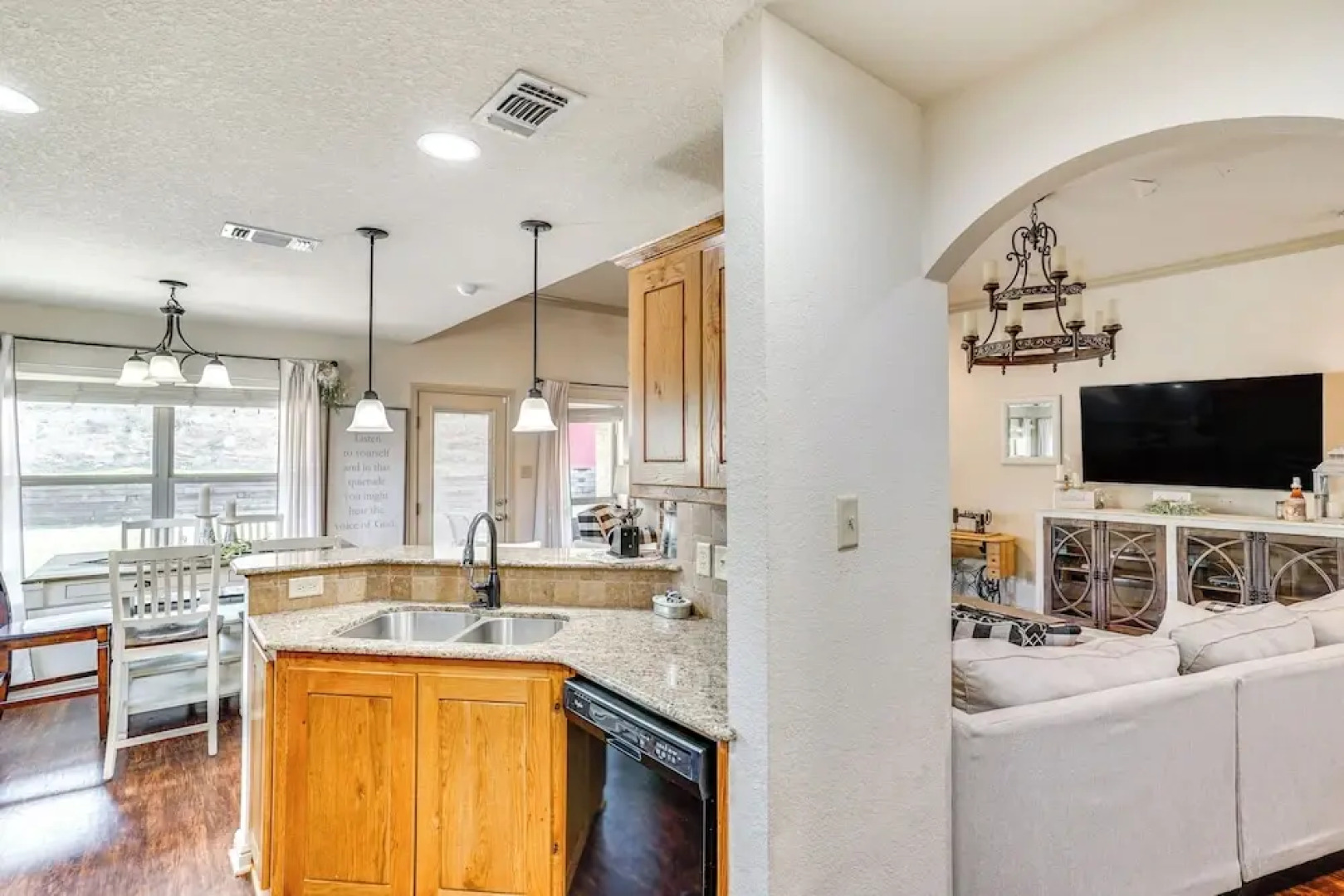 Charming Home w/ Chiminea in Weatherford!