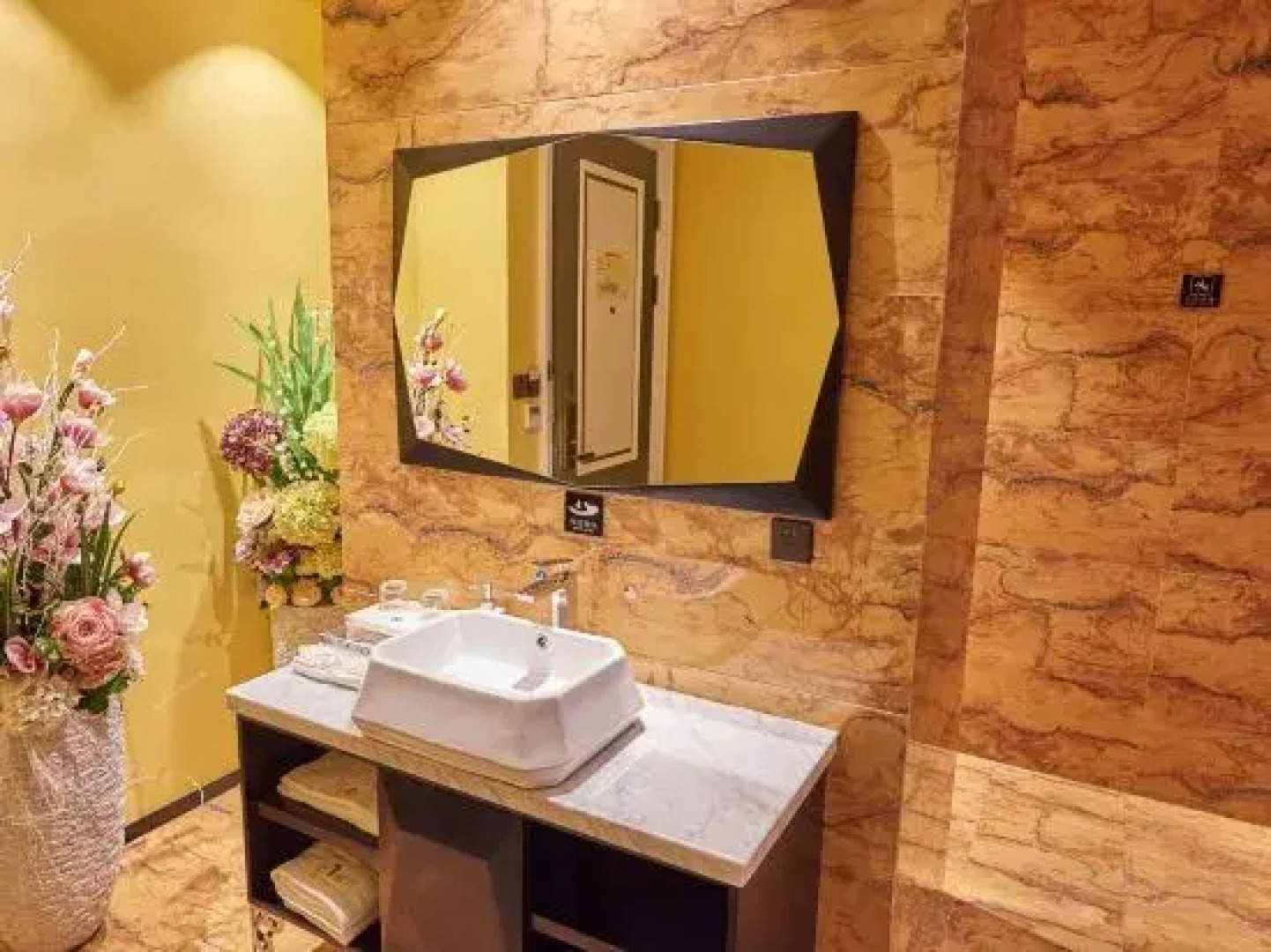 New Day Boutique Hotel