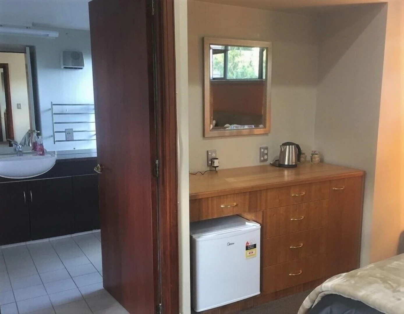 18 Jollies Pass Rd - Garden Studio 348