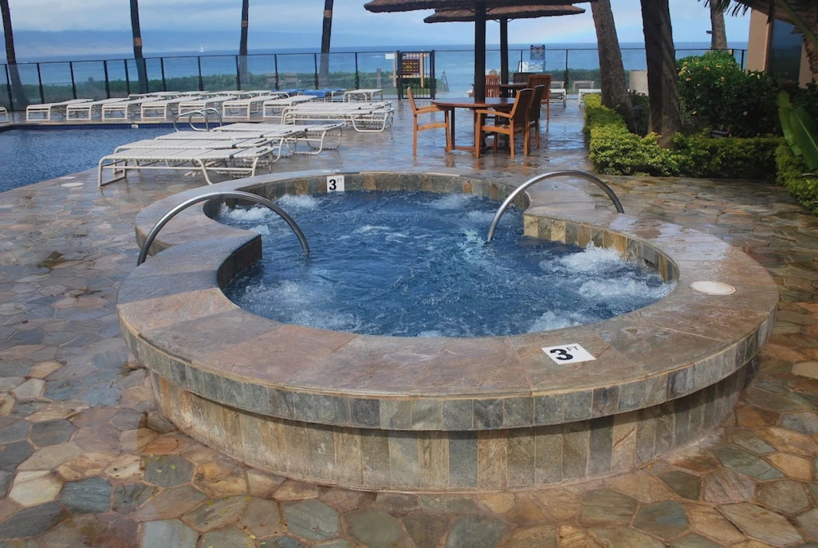 Mahana 604 Oceanfront 1bd/1ba 1 Bedroom Condo by RedAwning