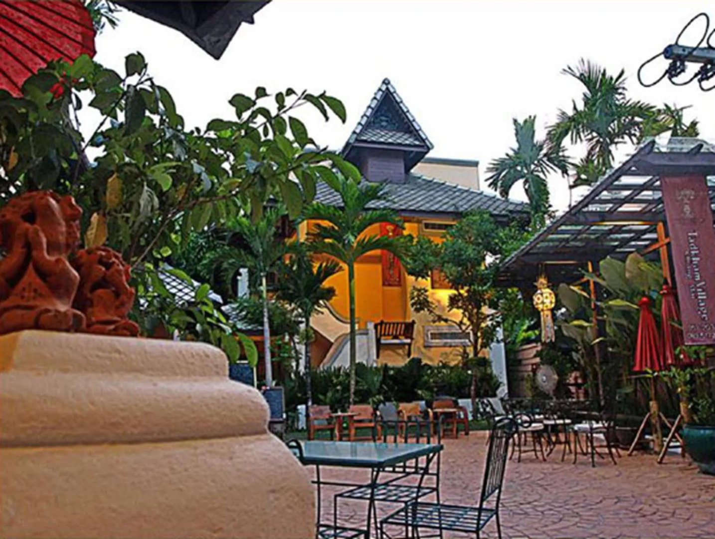 Tadkham Village, Chiang Mai