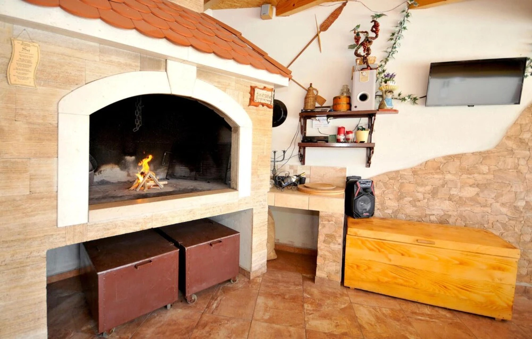 Beautiful Home in Kastel Stafilic With Wifi and 4 Bedrooms