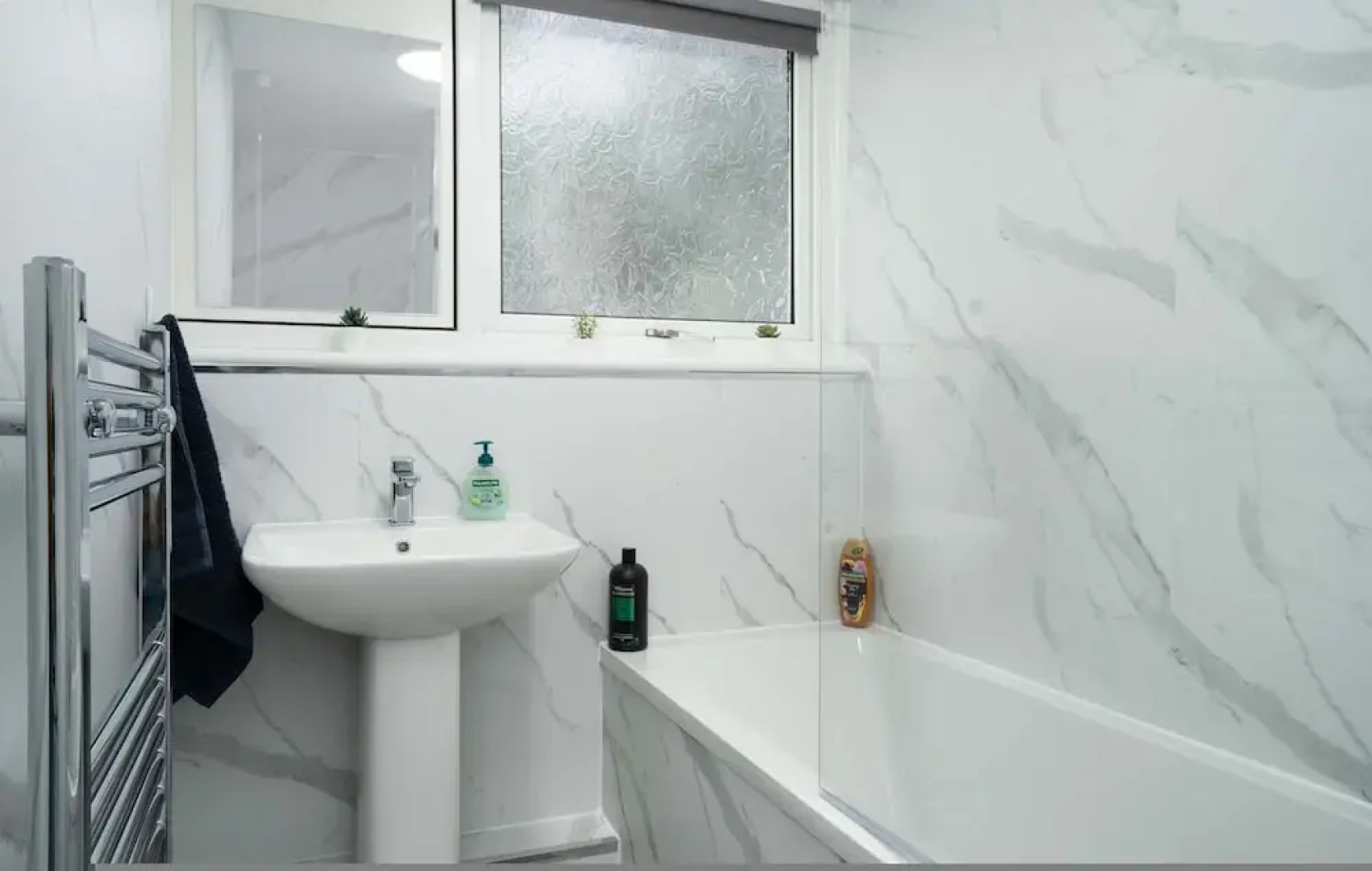 Spacious - 3 Bed - Free Parking