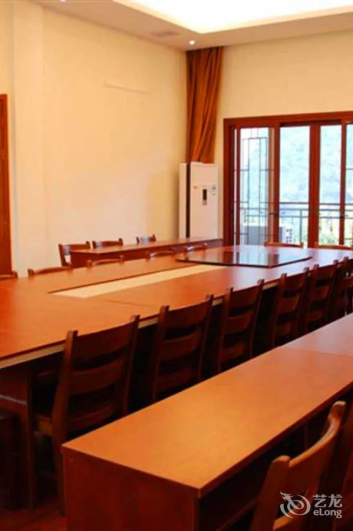 Wuyuan Huayuan Mountain Villa