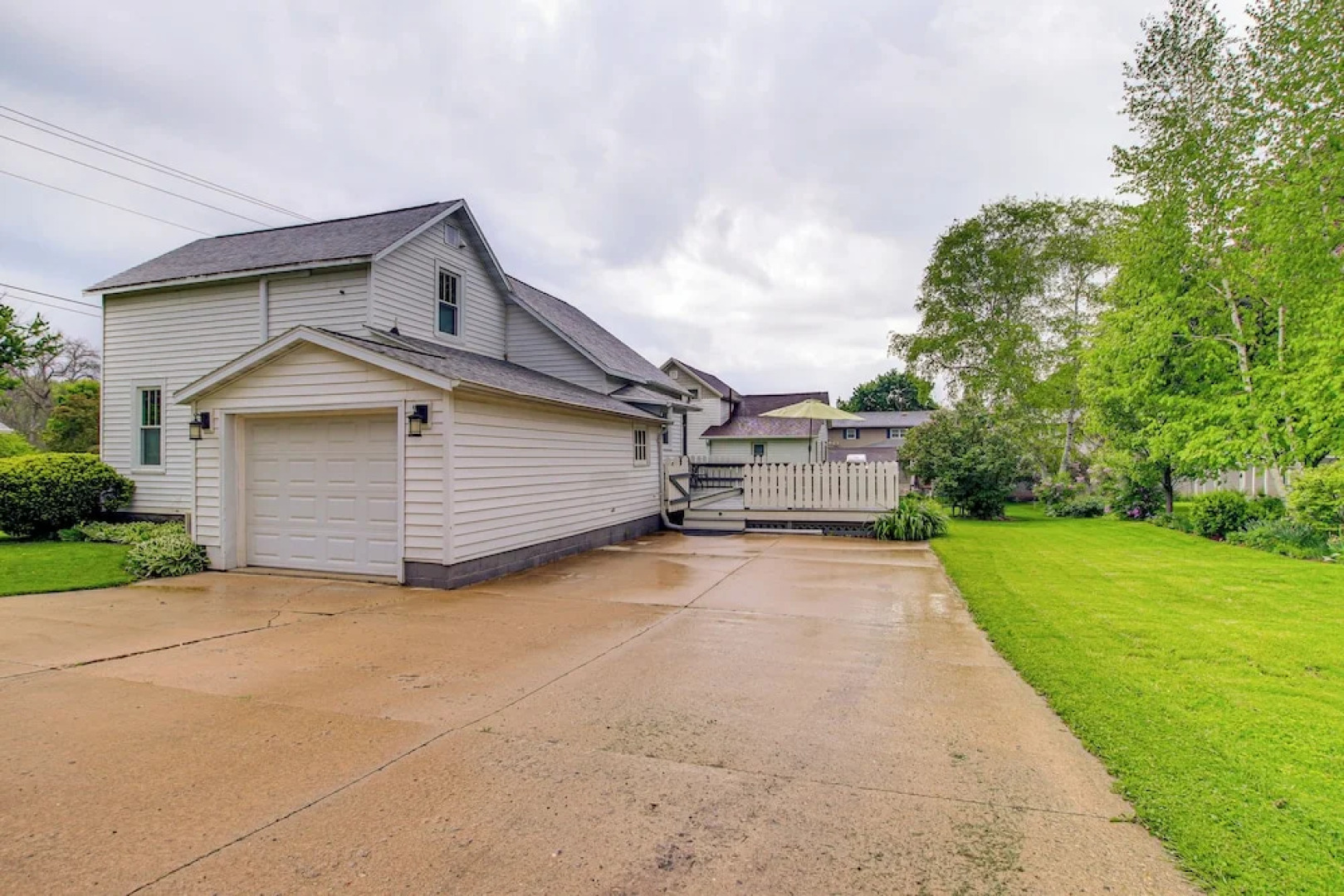 Lavish House w/ Patio - 2 Blocks to Green Lake!