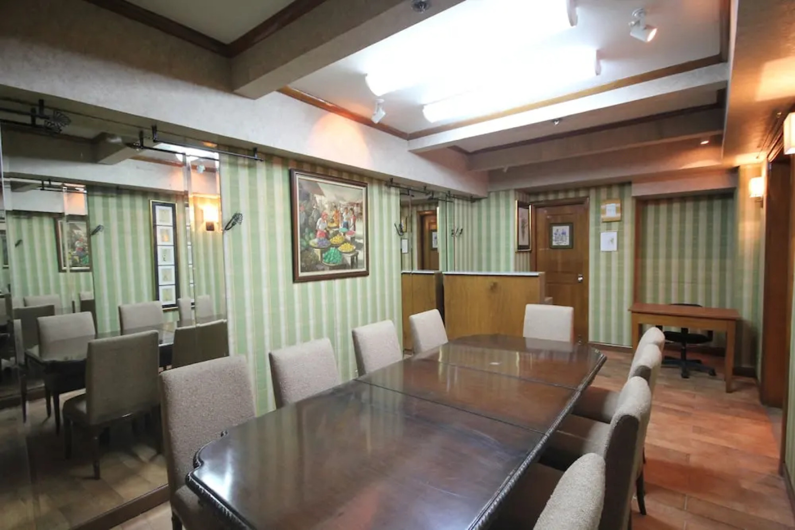 Corporate Executive Orient Suites