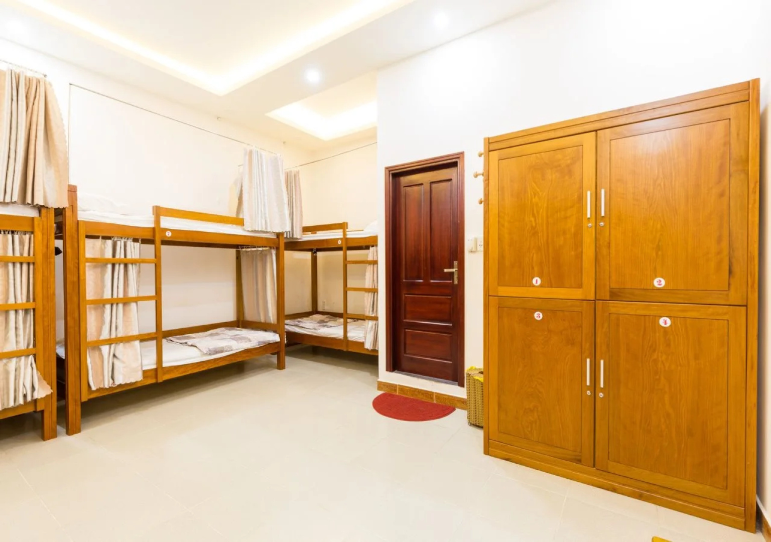 Hachi Hostel