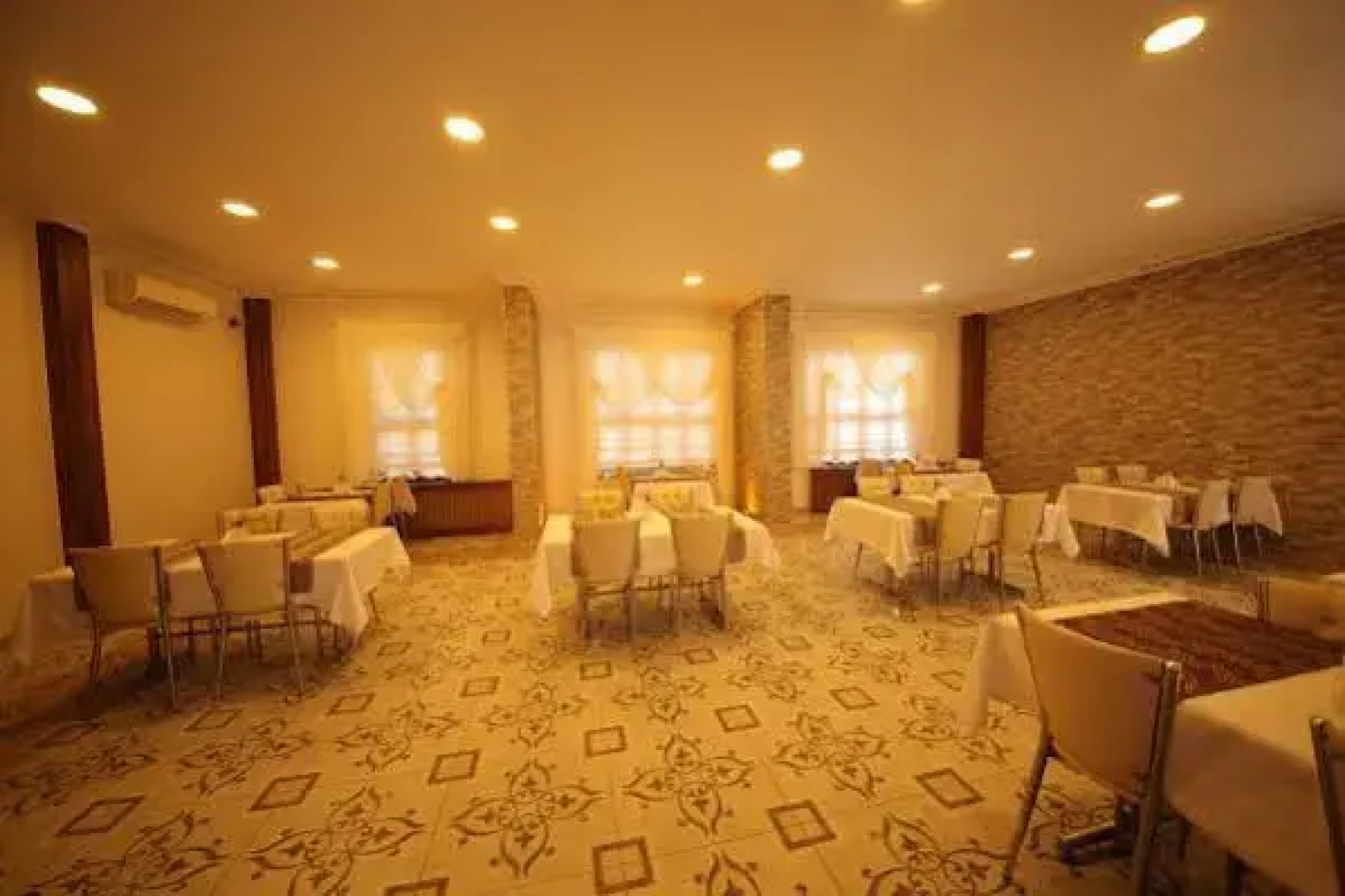 Uz Hotel