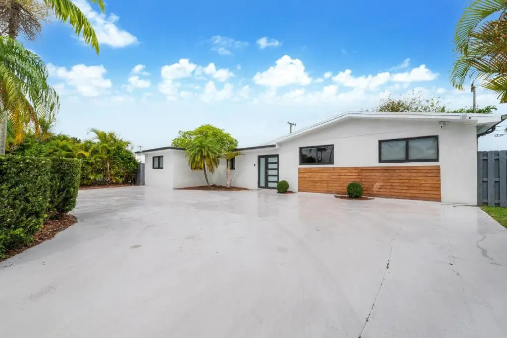 Lux House w/Heated Pool,Jacuzzi ,Basketball Court