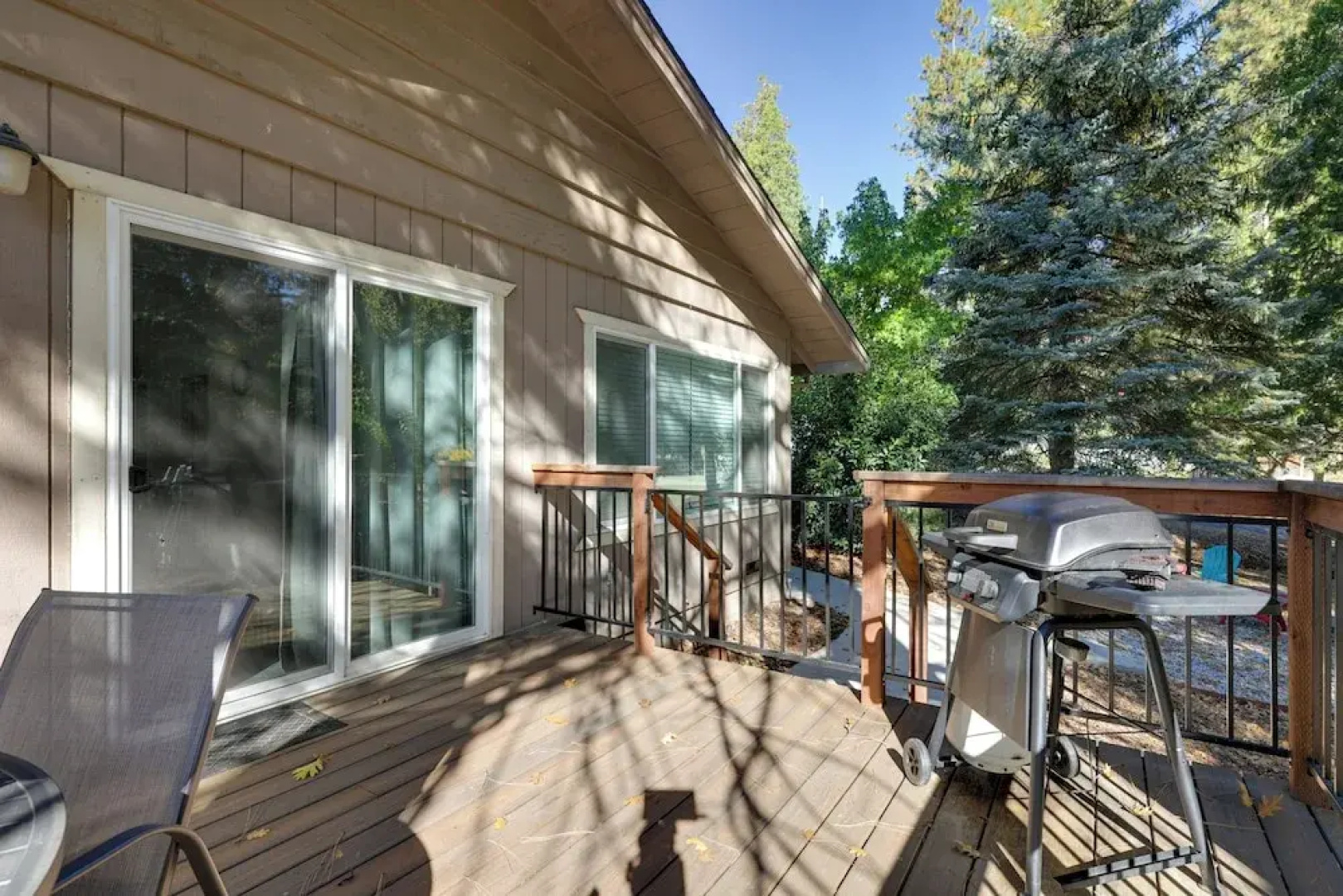 Furnished Deck & Fire Pit: Sherwood Forest Cabin