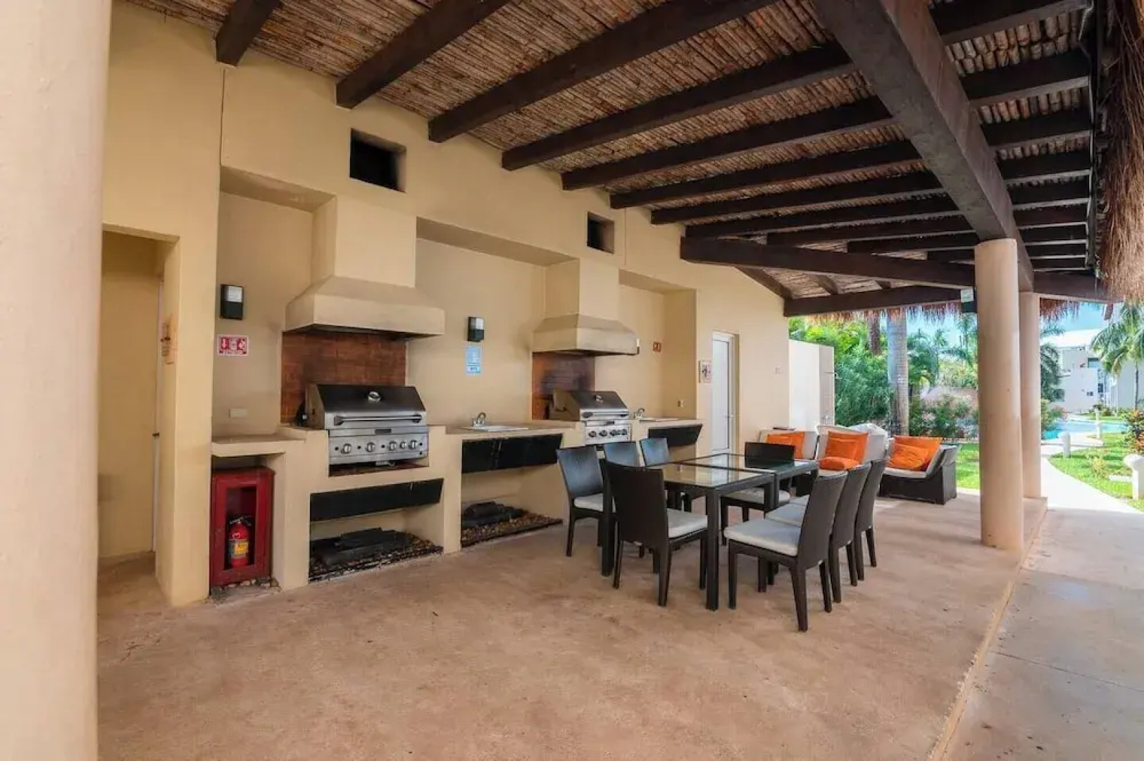 Relajate hermoso jardín y 2 piscinas