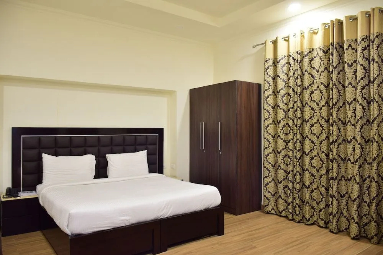 When In Gurgaon - Service Apartments Next to Artemis Hospital