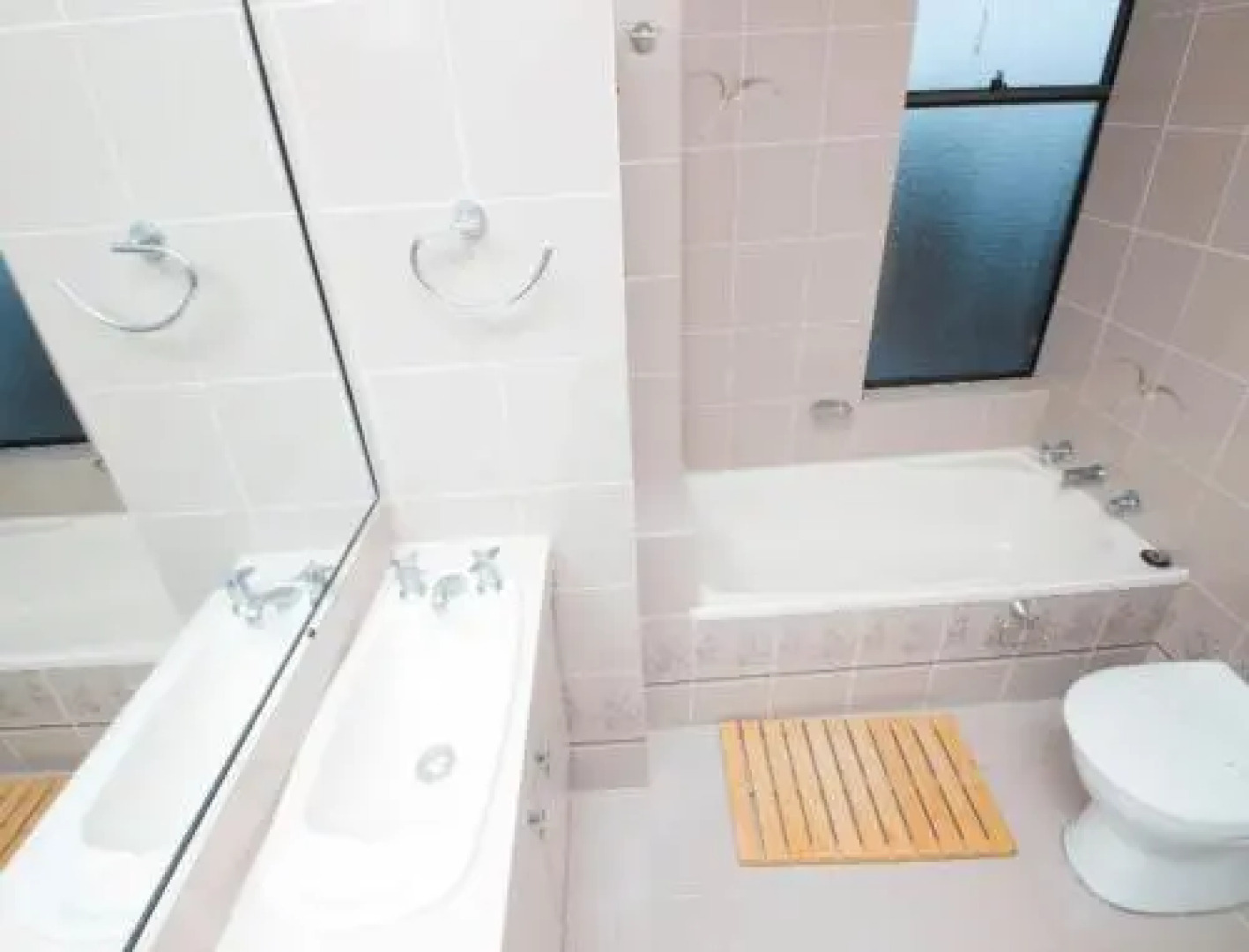 Pinnacle, Unit 701, 45-49 Head Street