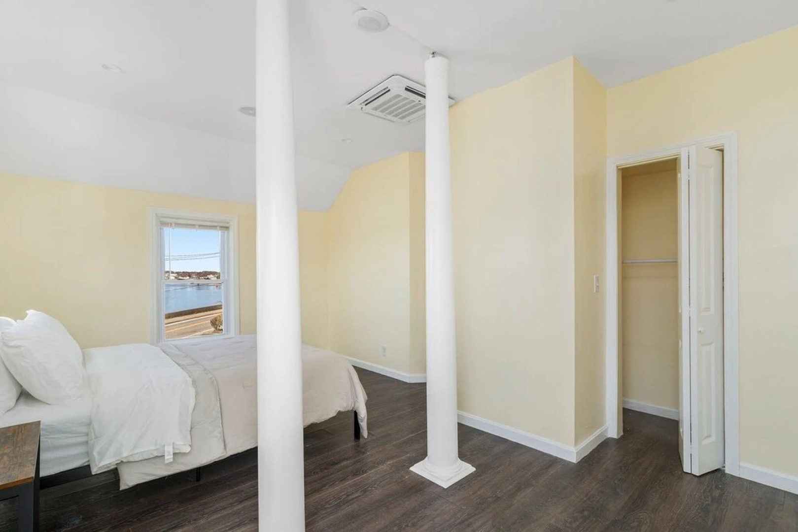 Spacious Coastal Tiverton Waterfront Getaway 3 Bedroom Cottage By Redawning