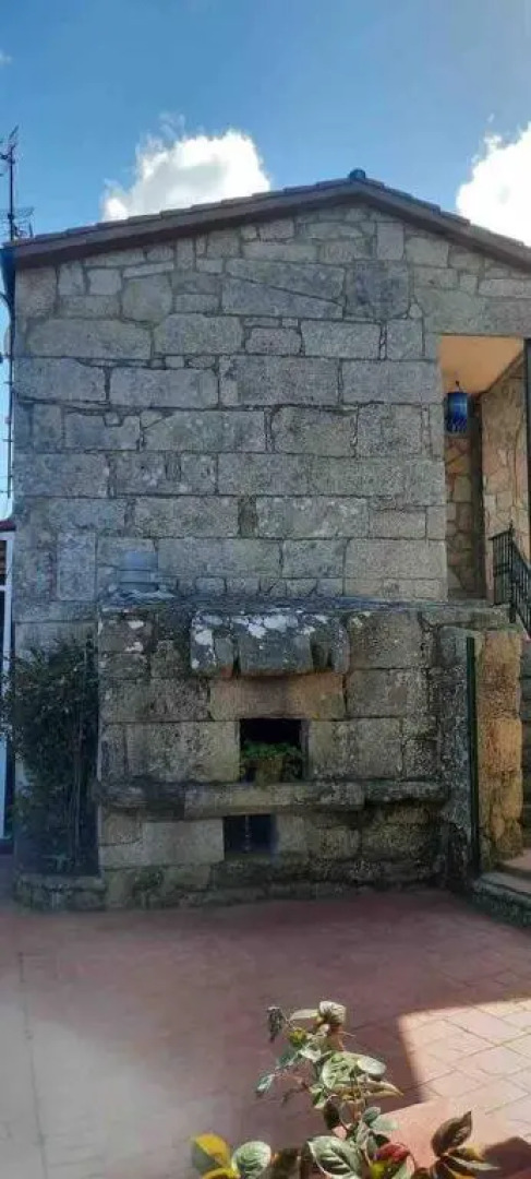 Alojamiento Entero Con Piscina Y Jardin.