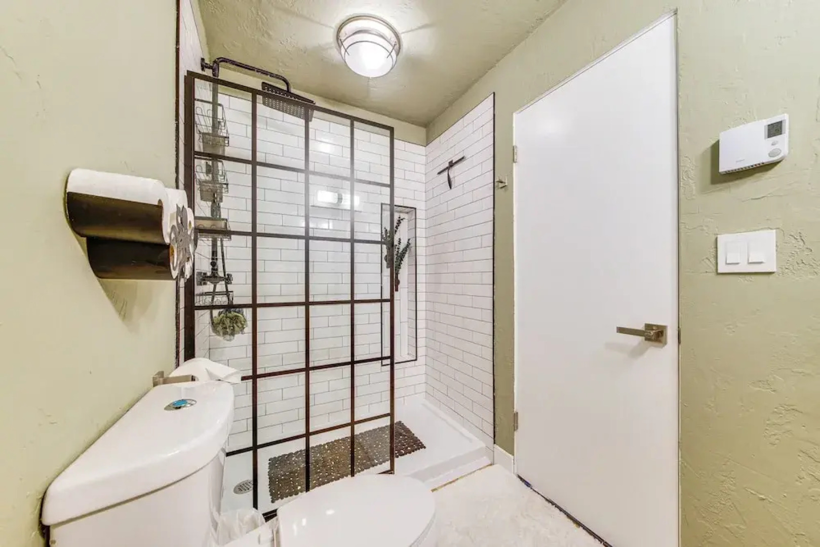 Modern Home Between Seattle, Tacoma & SEA Airport