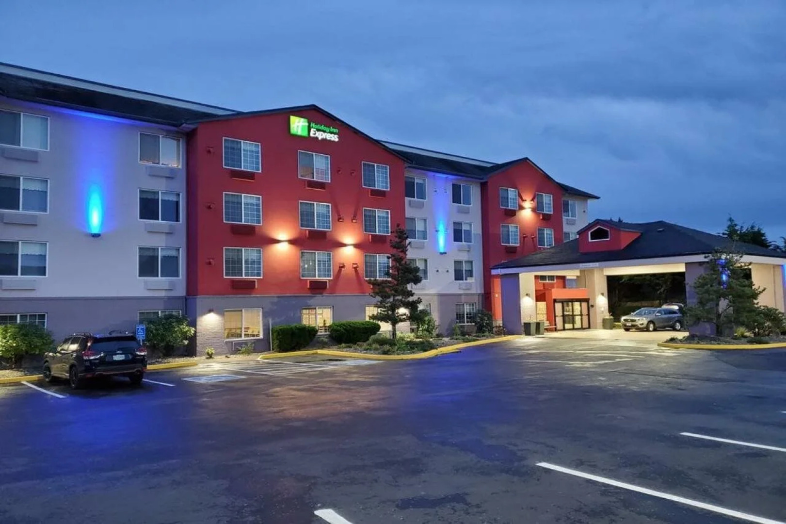 Holiday Inn Express & Suites Lincoln City by IHG