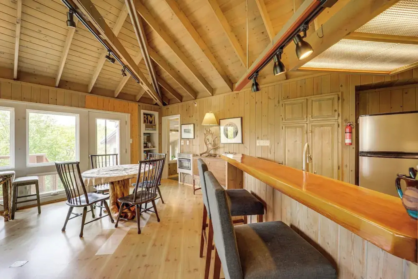 8 Mi to Ski Slopes! Hot Tub Haven in Seven Devils