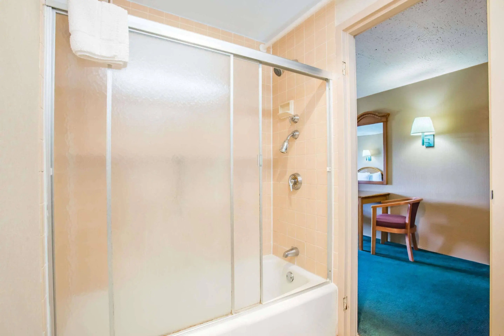 Howard Johnson Closest to the Falls and Casino