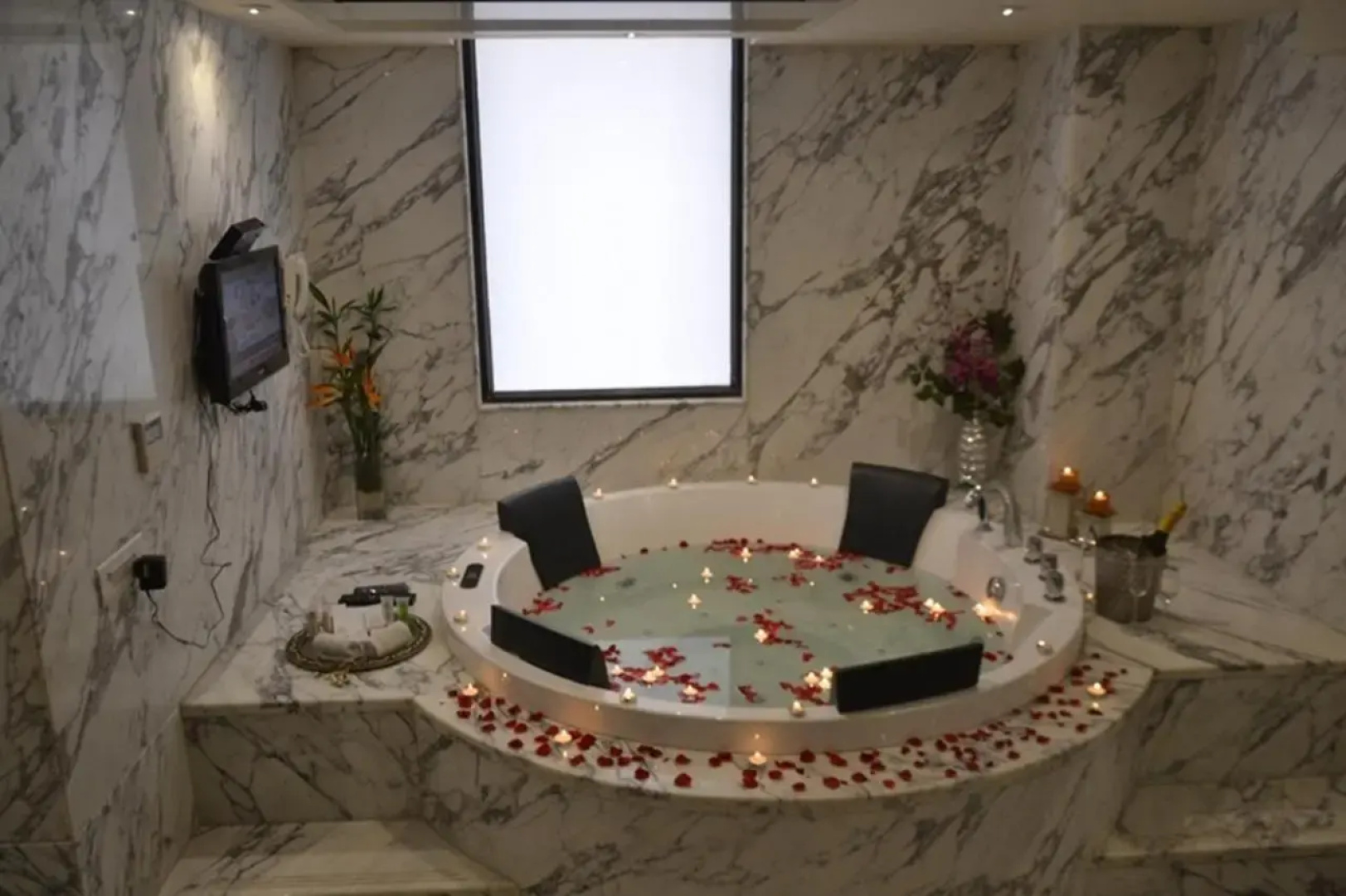 Avaas Lifestyle Hotel