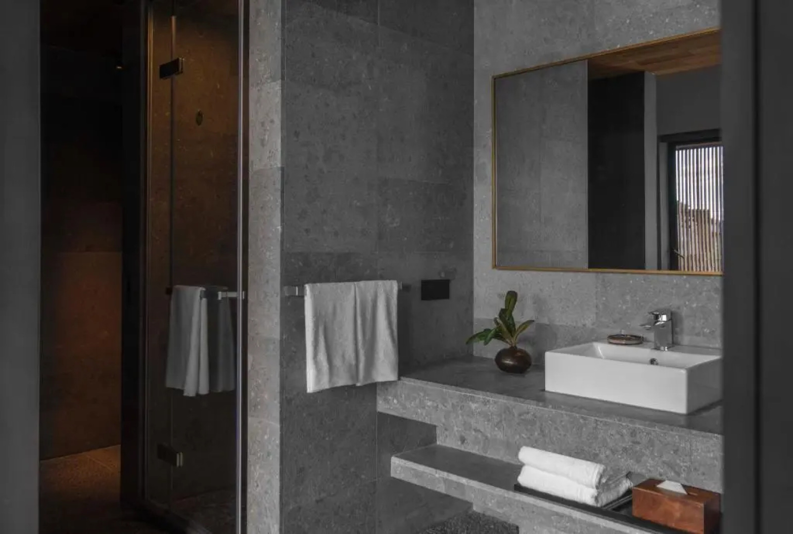 Yakamoz Resort by Er-Hai