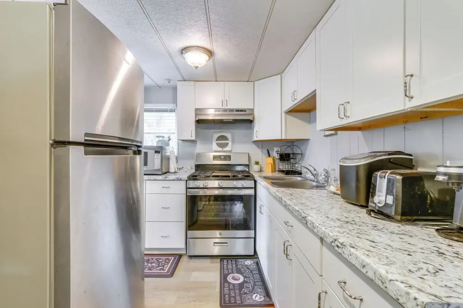 1 Mi to Sands Beach: Walkable Island Home w/ Yard!