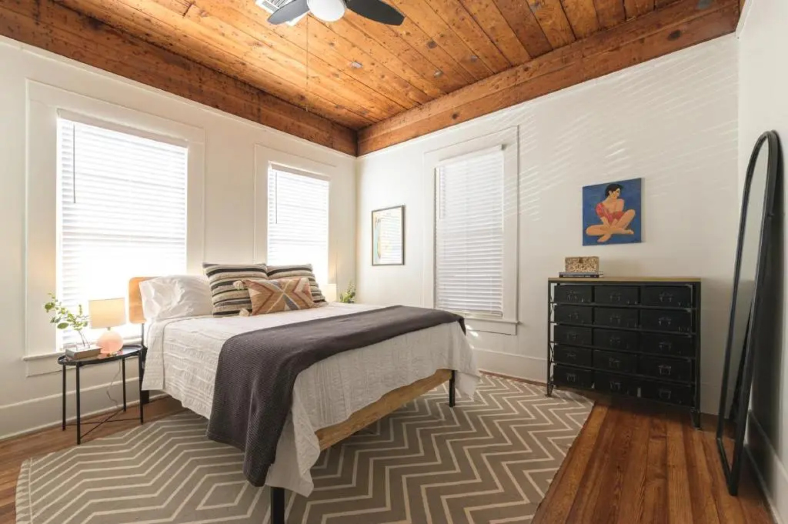 Restored 1930s Uptown Bungalow 2 min to Magnolia Silos