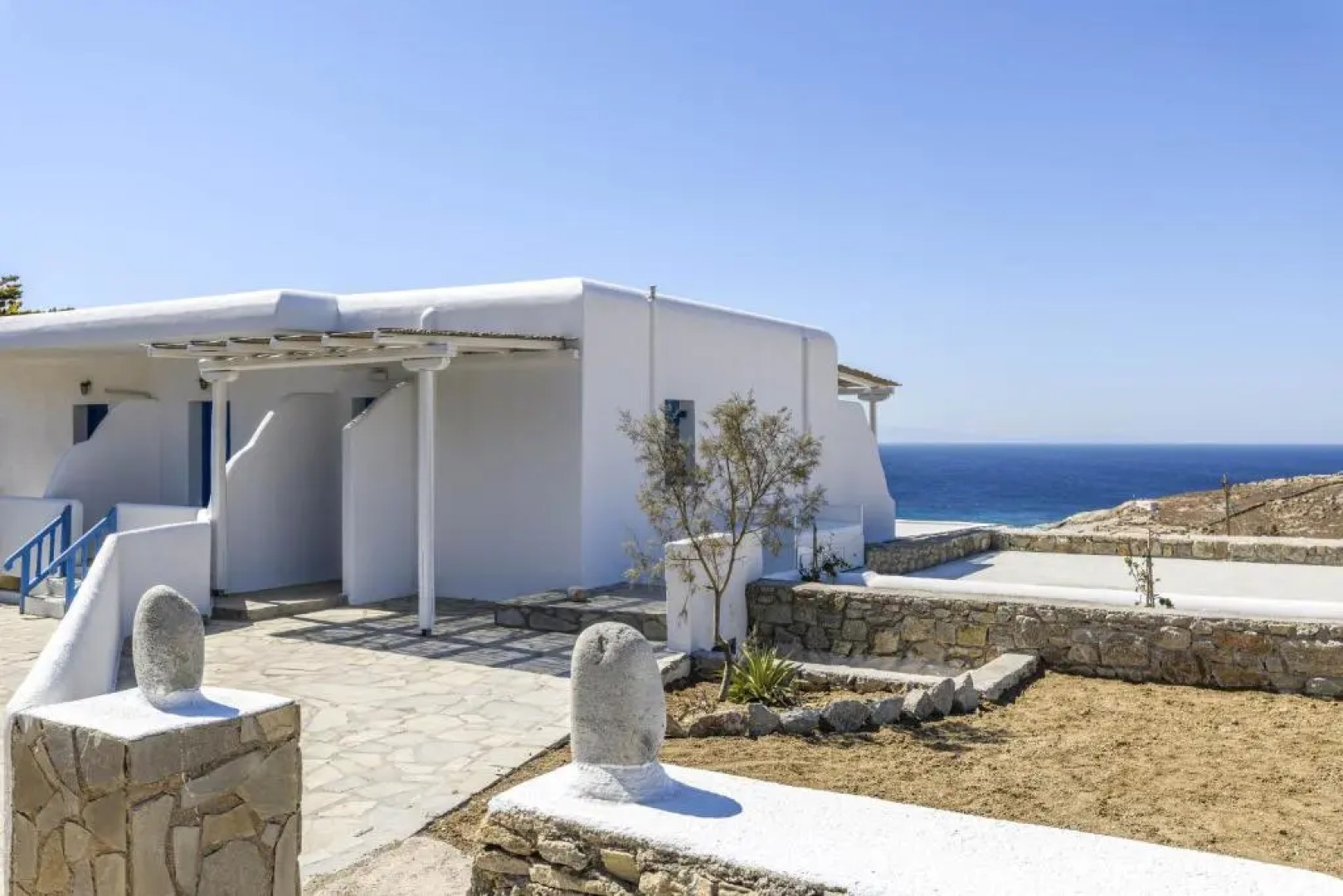 Mesmerising Sea View Lia Residence