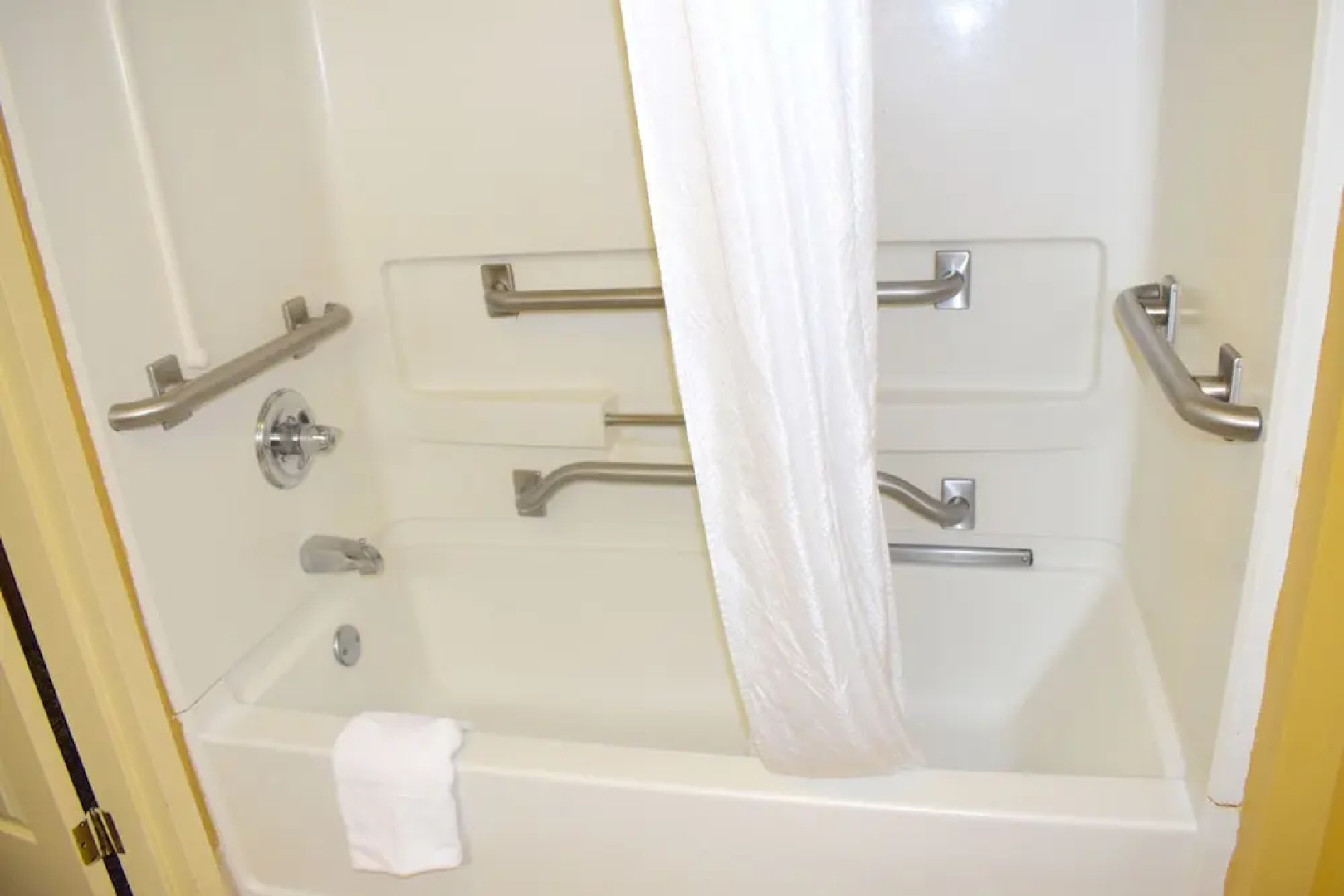 Days Inn & Suites Tucker/Northlake