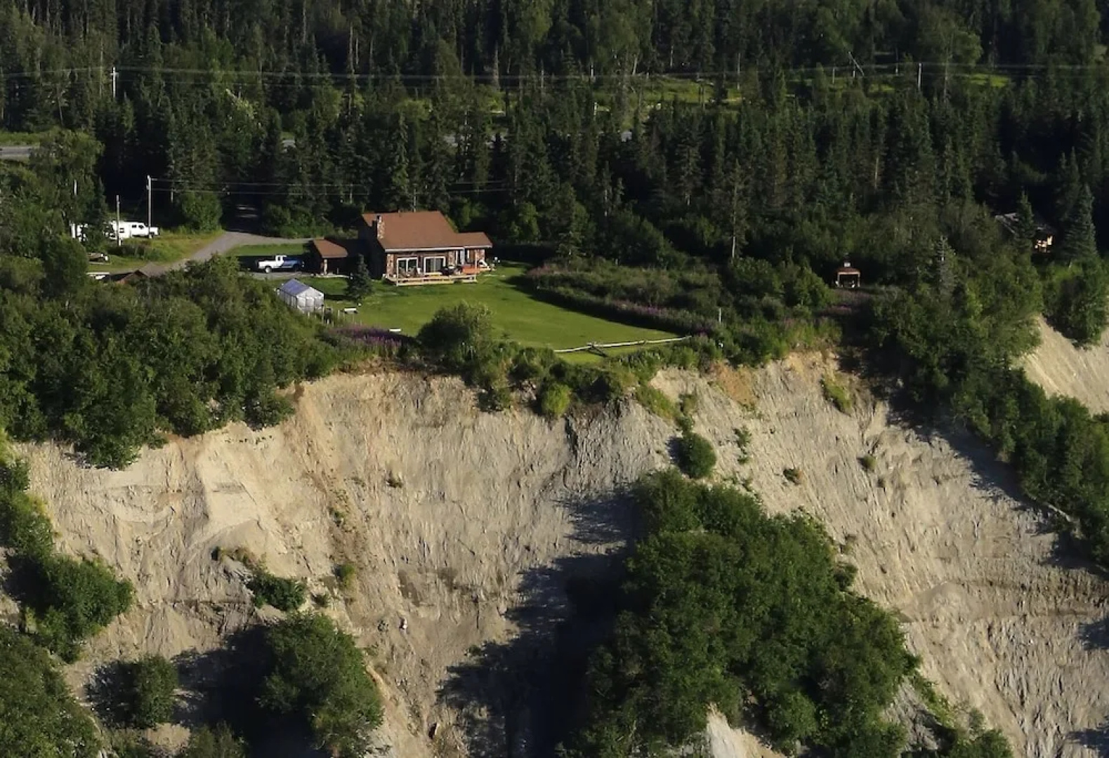 Clam Gulch Lodge