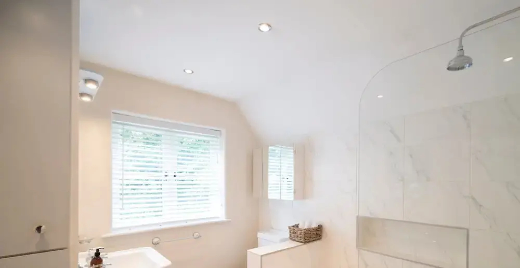 Magnolia Lodge - 4 Beds Fabulous Garden Parking