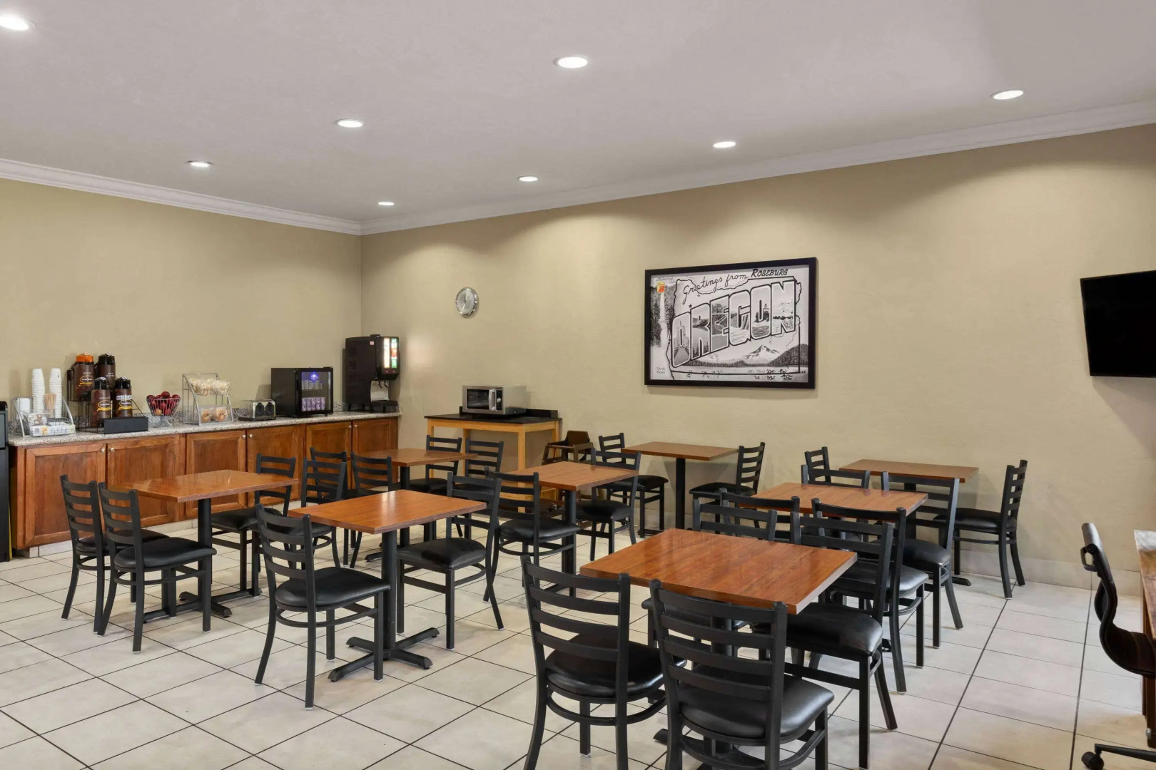 Super 8 by Wyndham Roseburg