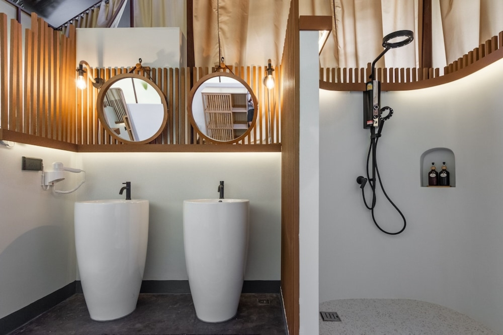 Camp Cayla - Stellar