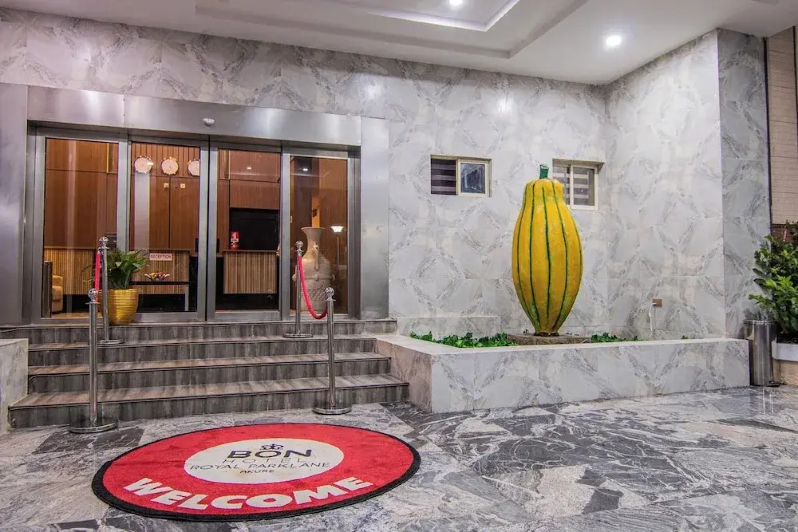 Bon Hotel Royal Parklane