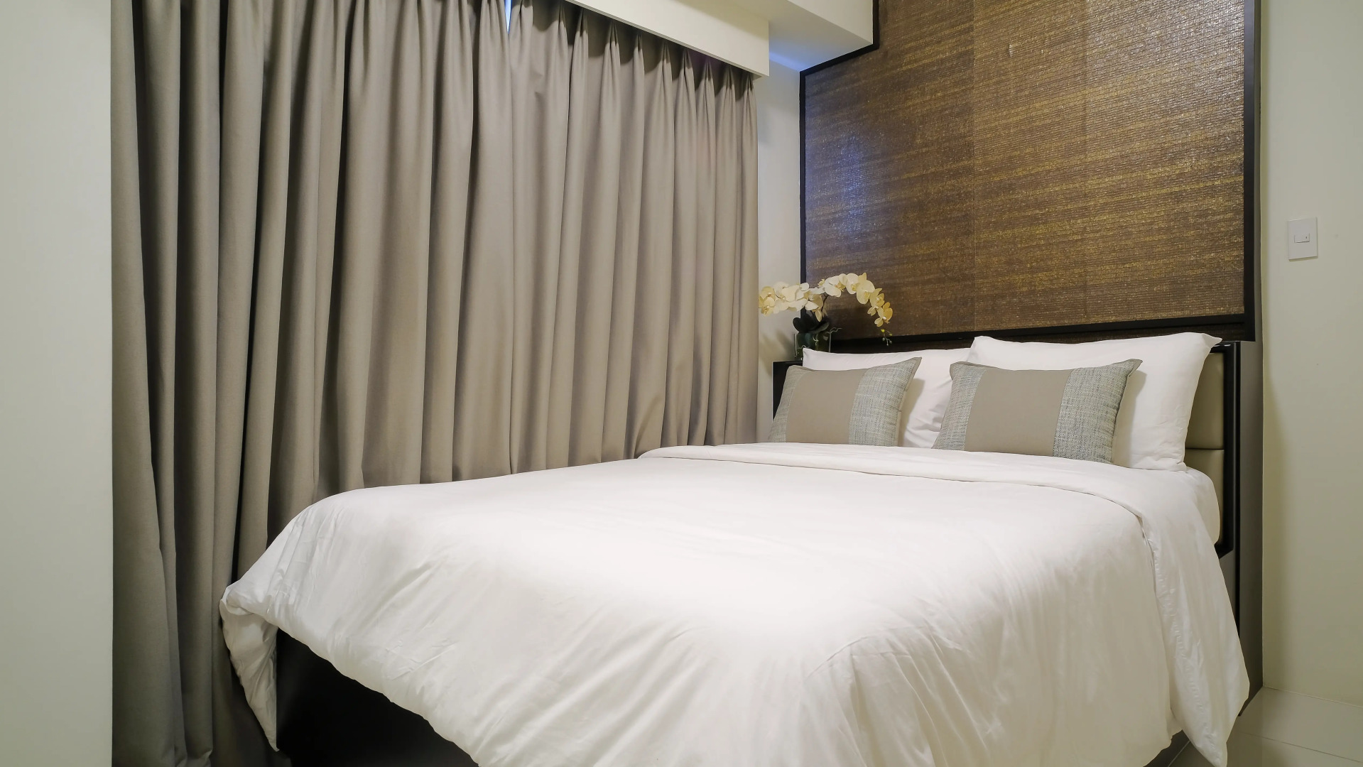 Currency Serviced Suites