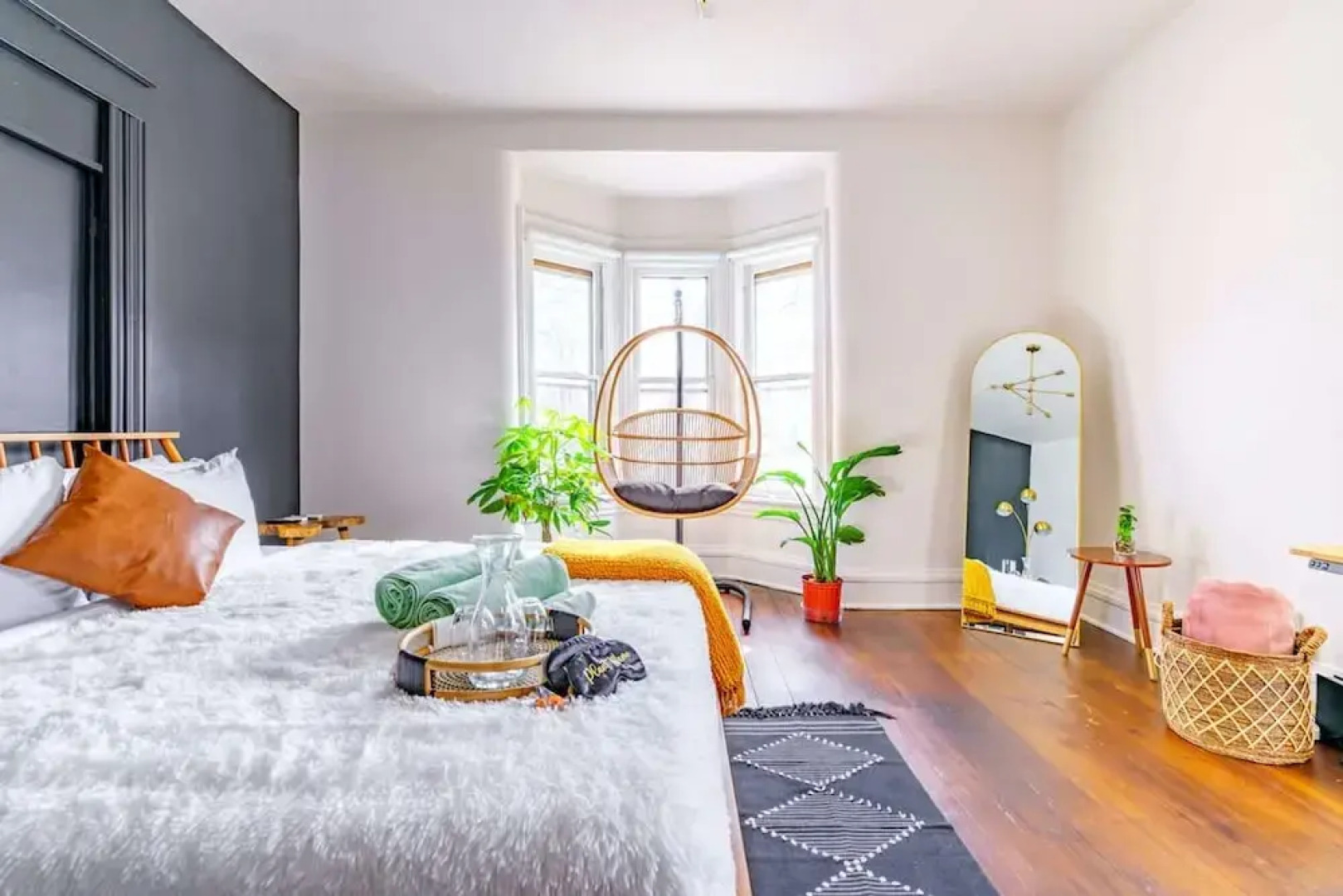 Prime Location Clean Top Rated Free Parking