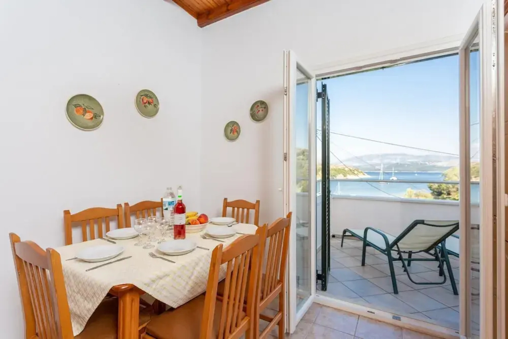 Alexandra Walk to Beach Sea Views A C Wifi Car Not Required - 218