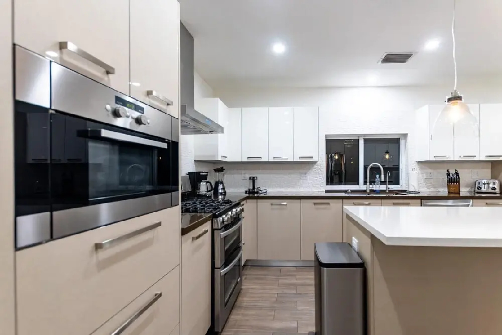 Joyfull Villa Crazy Bkyd w Pool Arg Grill Mini Golf, North Miami Beach