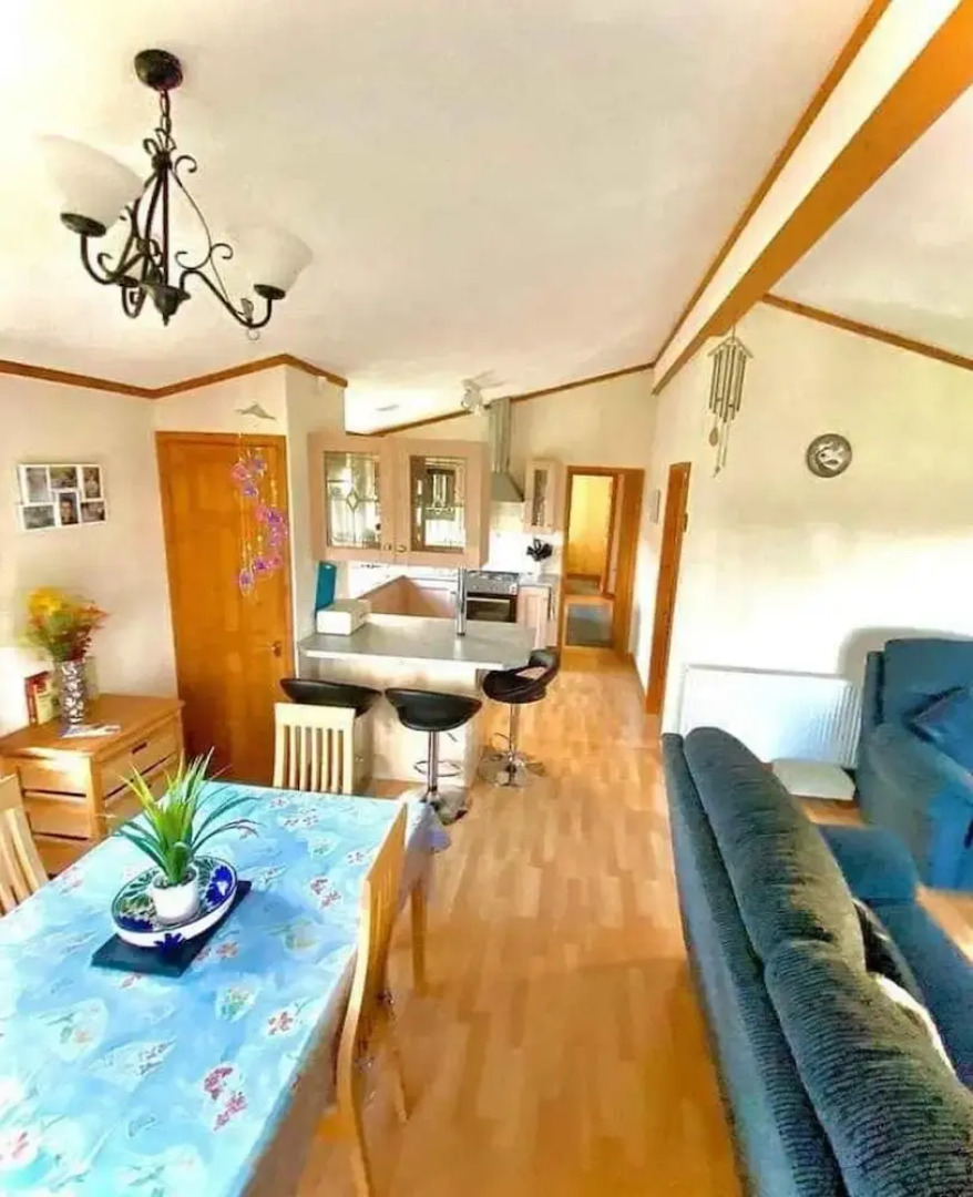 Lodge - Sleeps up to 6, pet Friendly & bbq Allowed