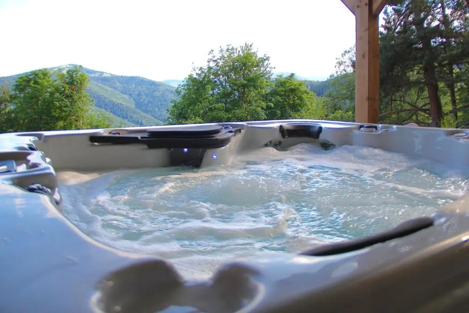 INUï, GRAND CHALET DE LUXE NEUF, SAUNA, SPA, classé 5 étoiles