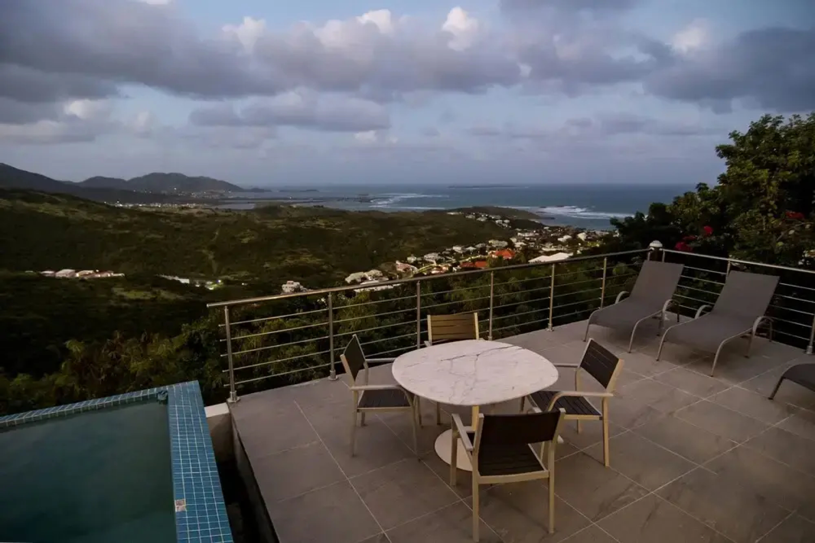 L'Agua by Island Properties Online