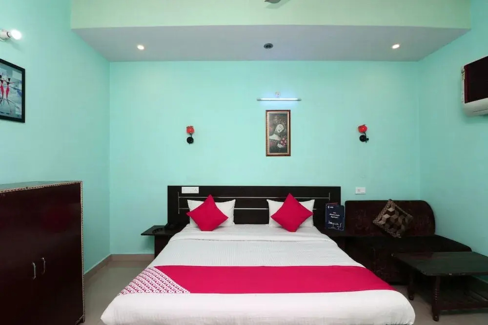 OYO 16905 The Rohtak Hyatt