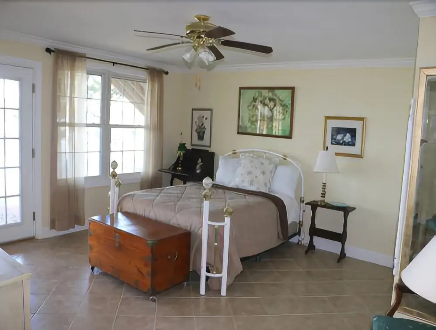 Clamshell by the Sea - Six Bedroom Home