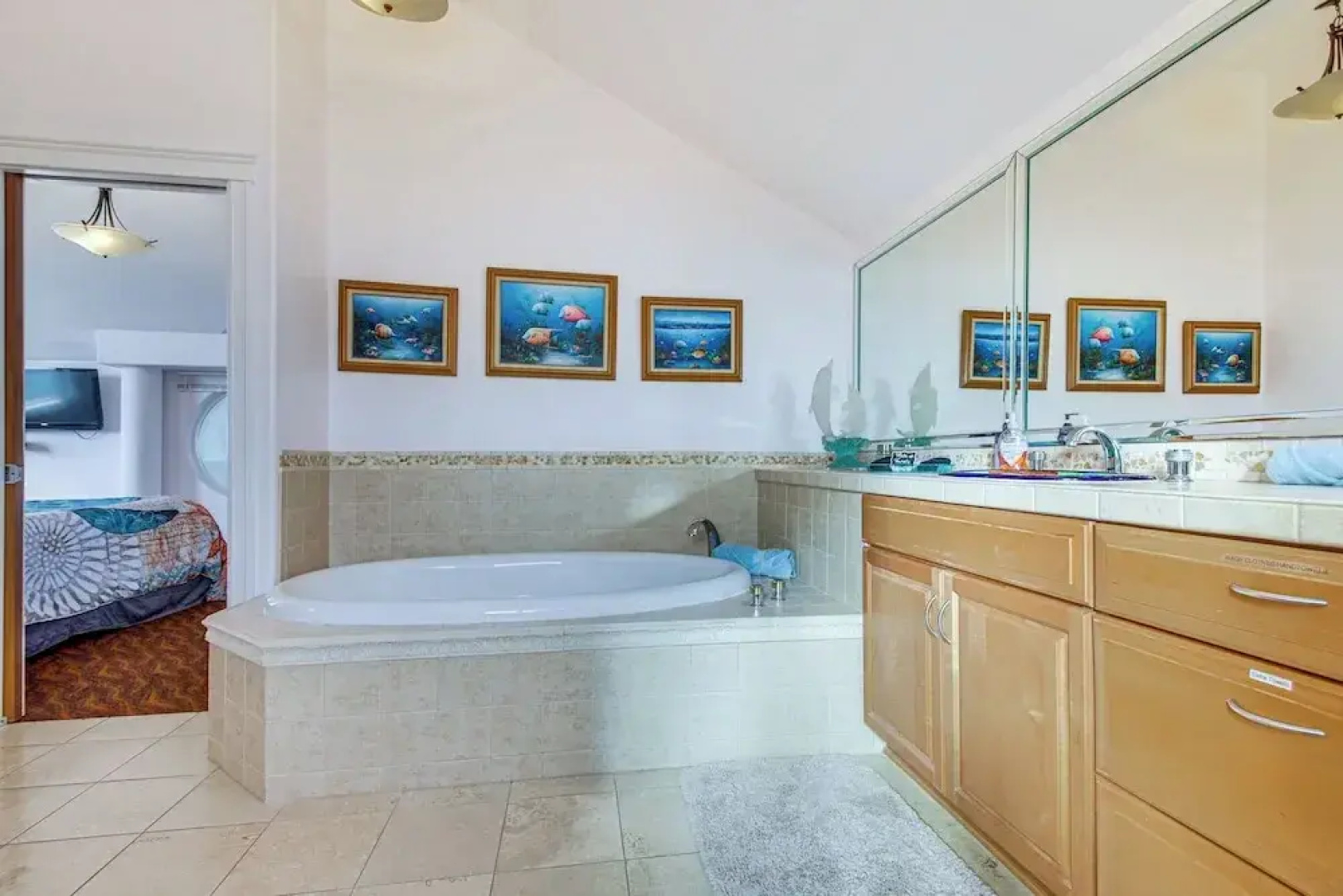 'oceanfront Castle' w/ Hot Tub & Game Room