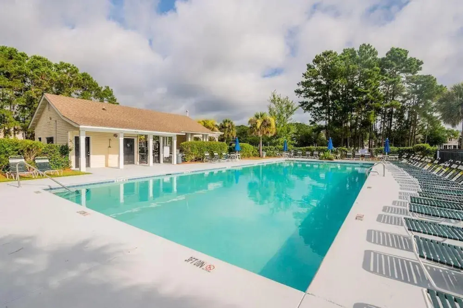 Lowcountry Lodge! In the Heart of Historic Old Town Bluffton SC