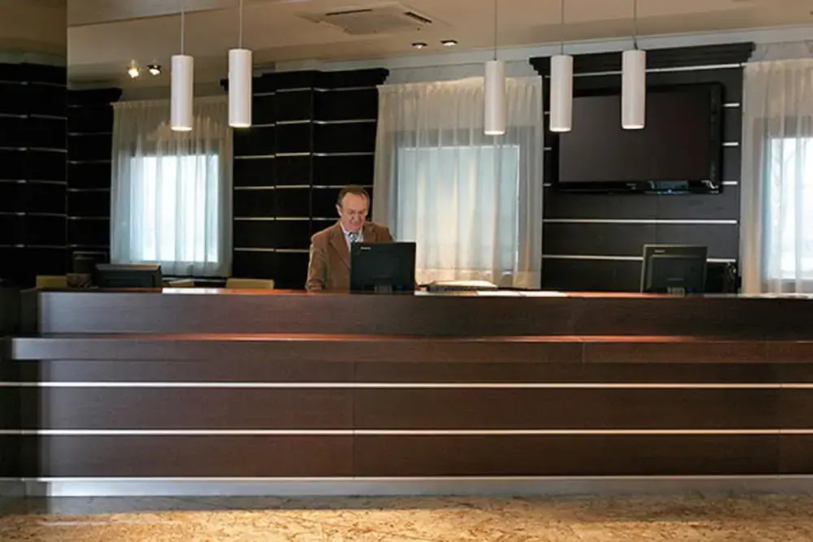 Dado Hotel International