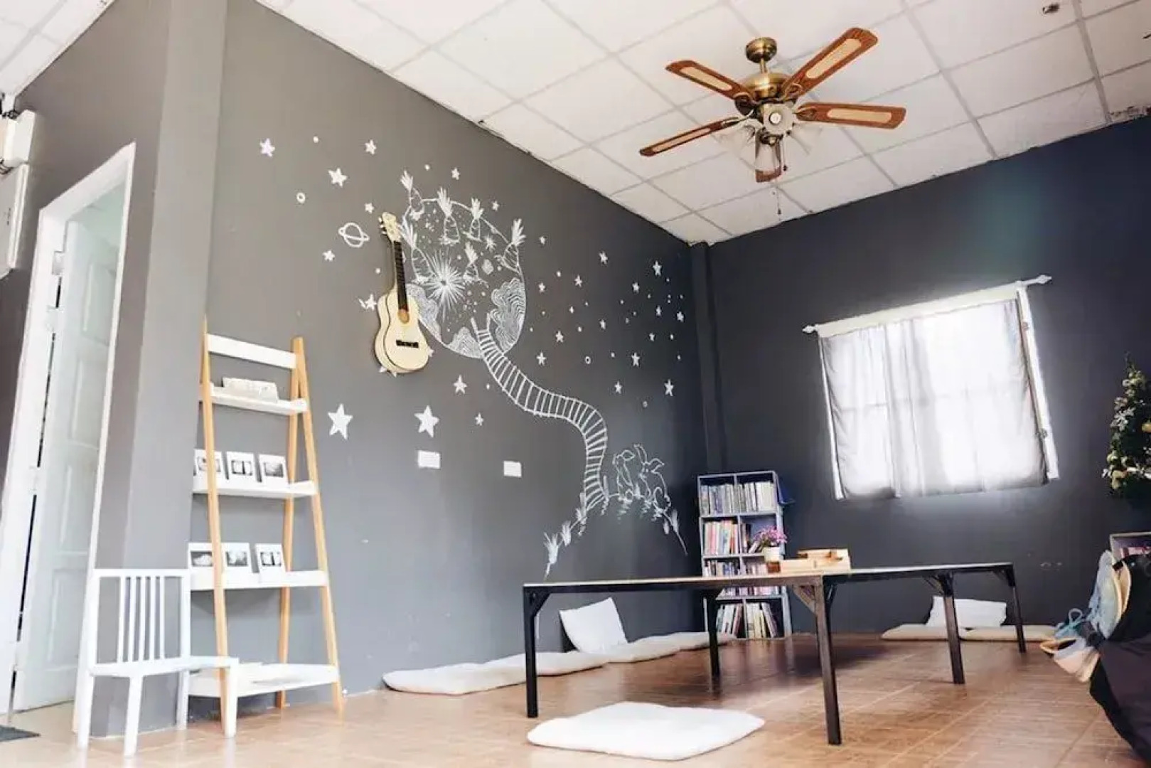 Carrot On The Moon Hostel