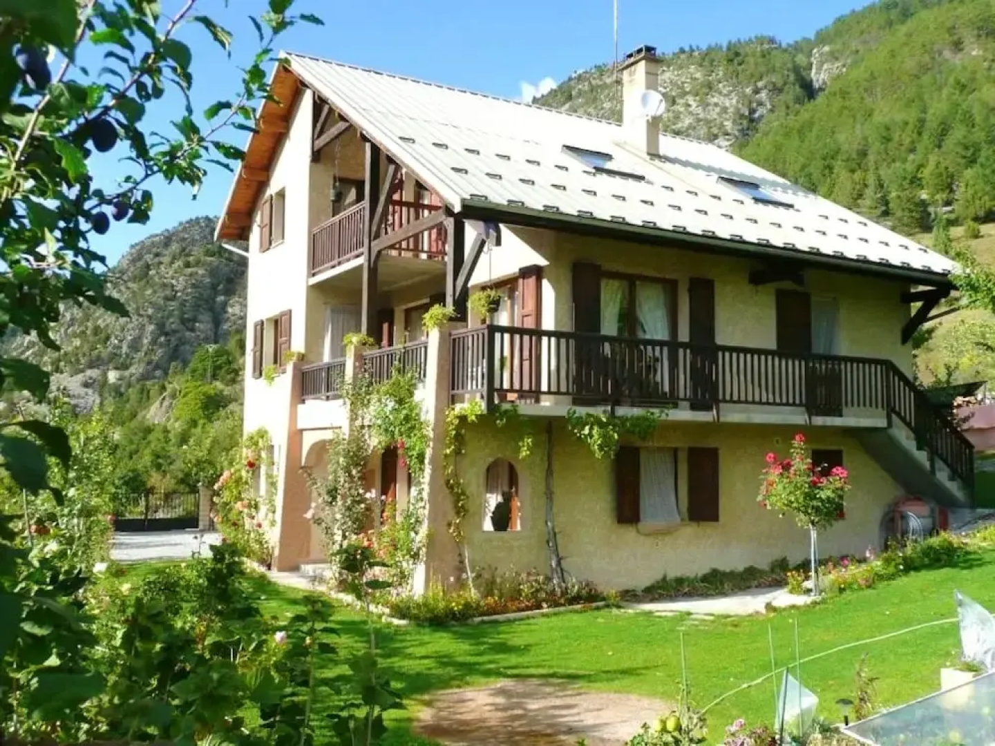 Apartment With one Bedroom in Saint-crepin, With Wonderful Mountain Vi